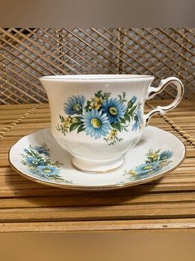 Queen Anne Bone China Teacup & Saucer